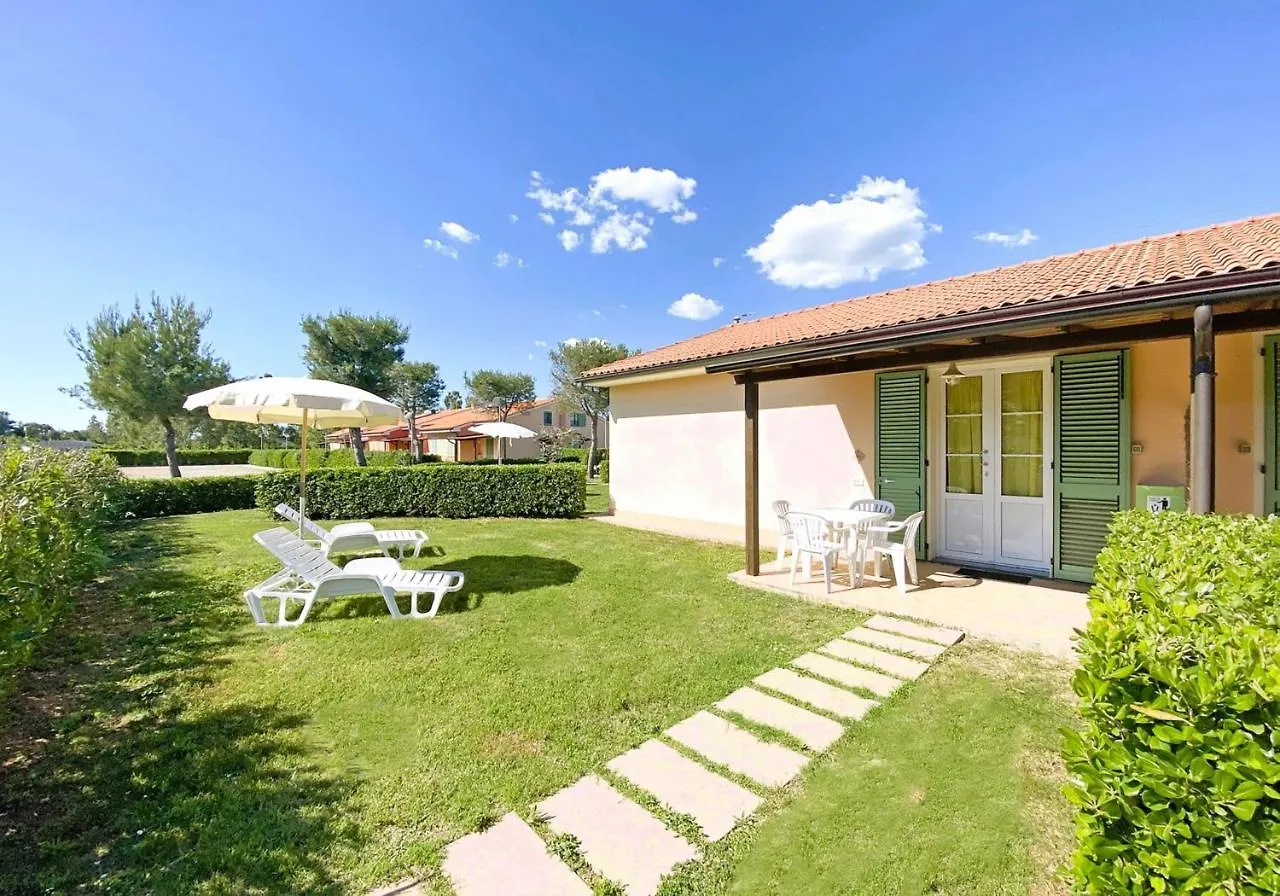 Aparthotel Residence With Swimming Pool In Mazzanta Just 600 Meters From The Beach