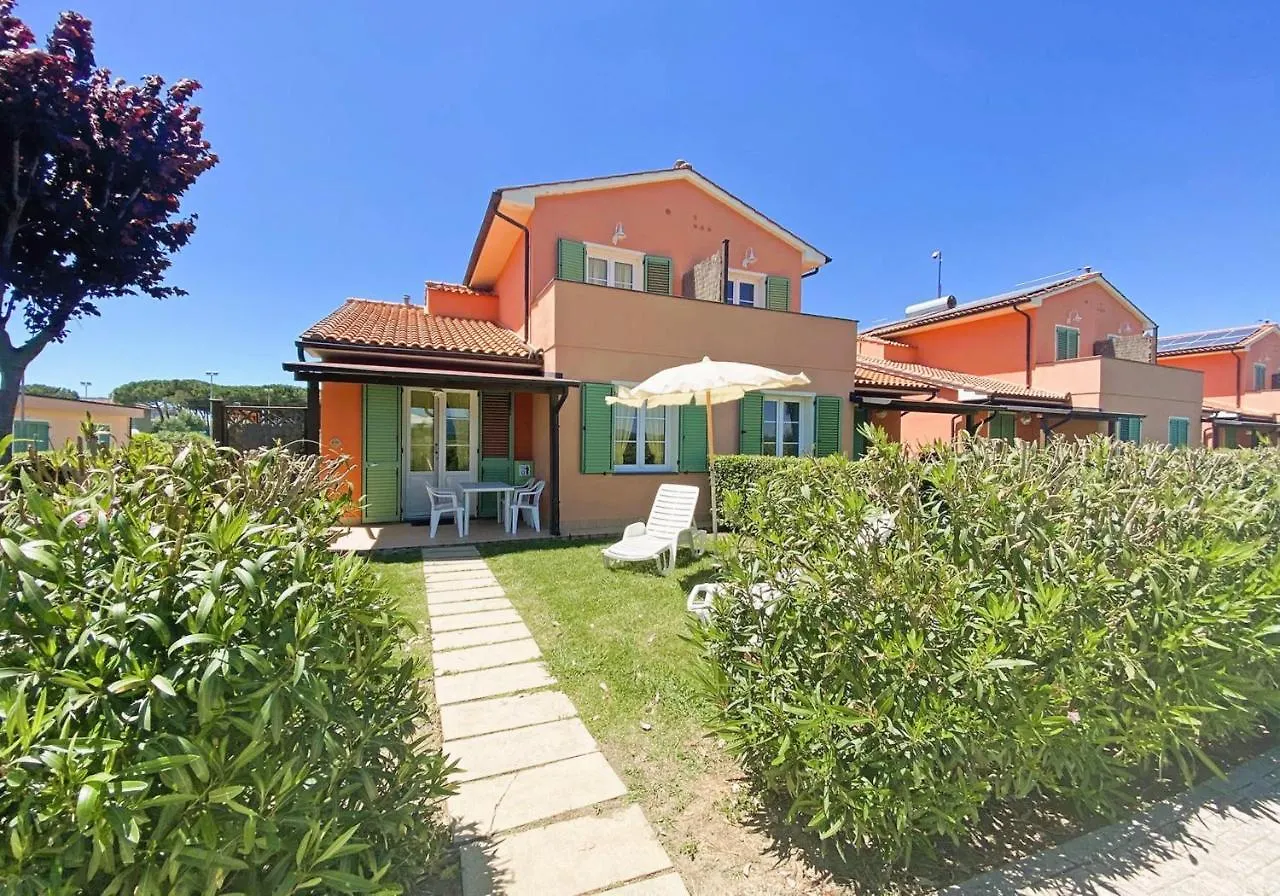 Residence With Swimming Pool In Mazzanta Just 600 Meters From The Beach Italy