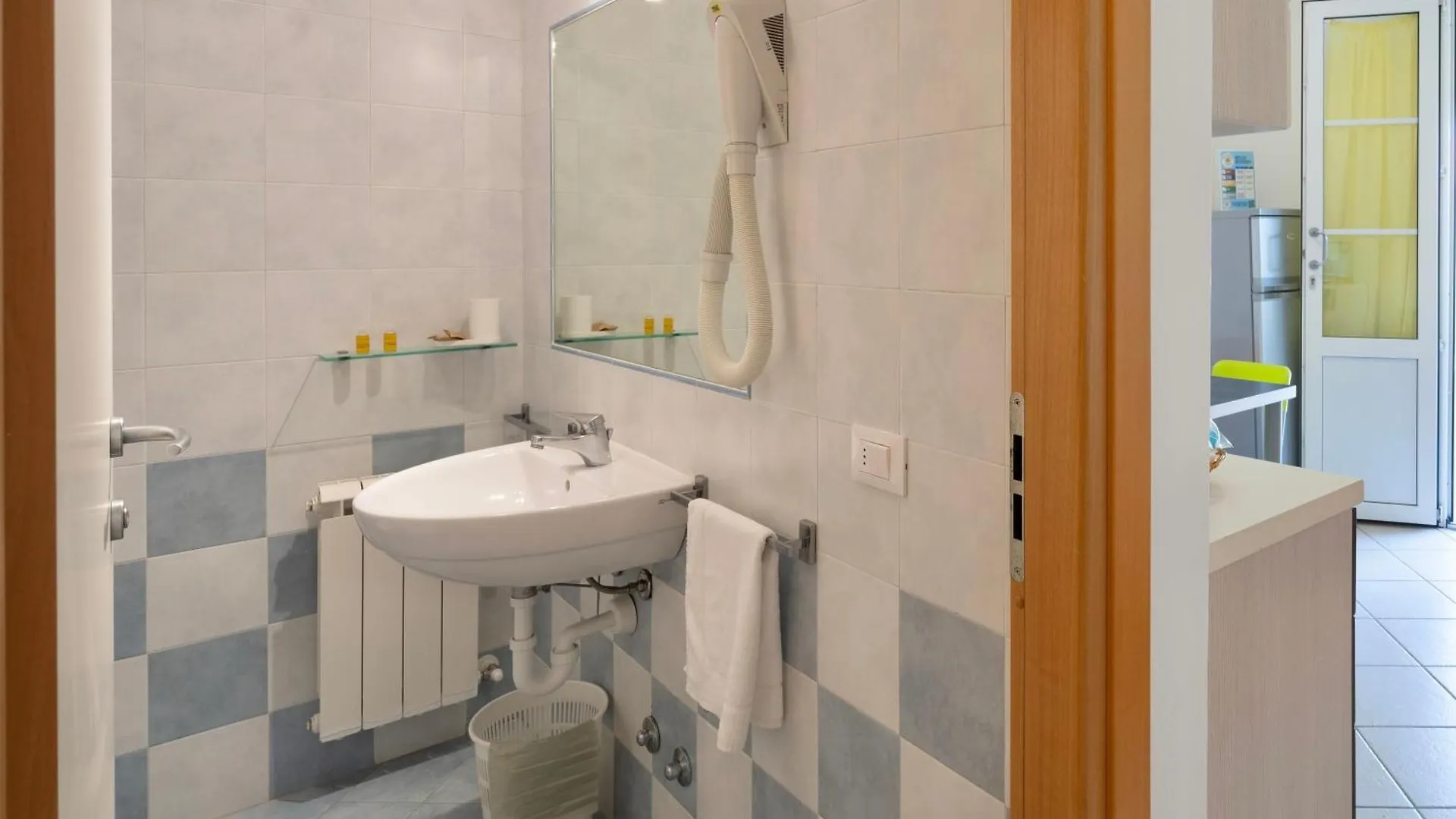 Residence With Swimming Pool In Mazzanta Just 600 Meters From The Beach