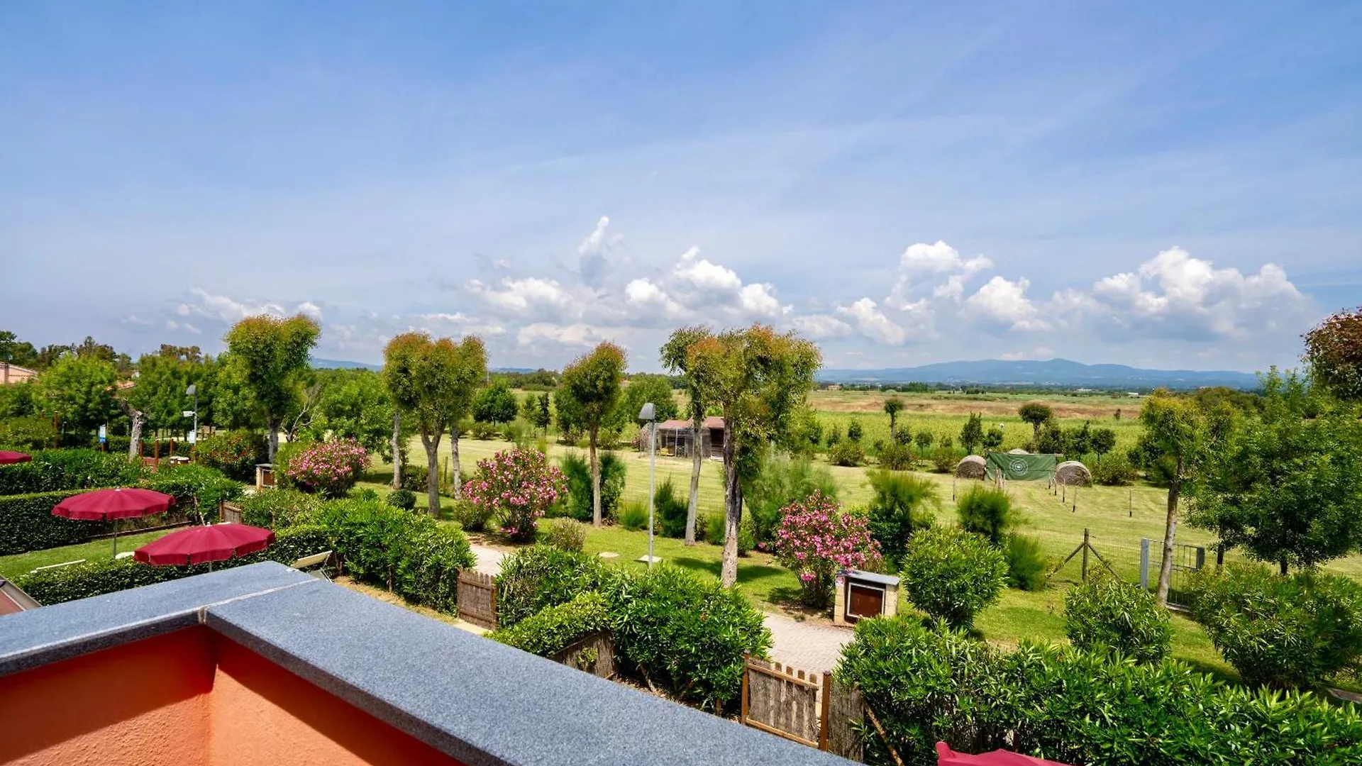 Residence With Swimming Pool In Mazzanta Just 600 Meters From The Beach