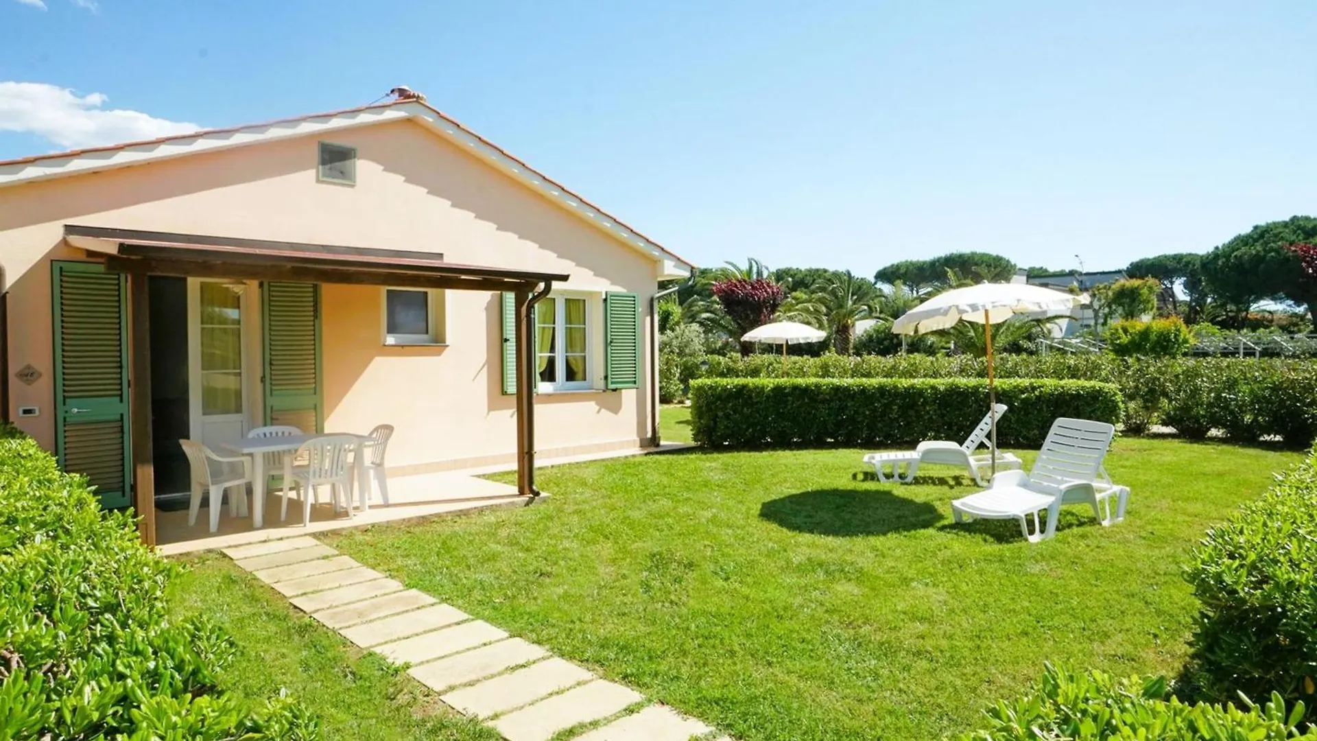 Residence With Swimming Pool In Mazzanta Just 600 Meters From The Beach Italy