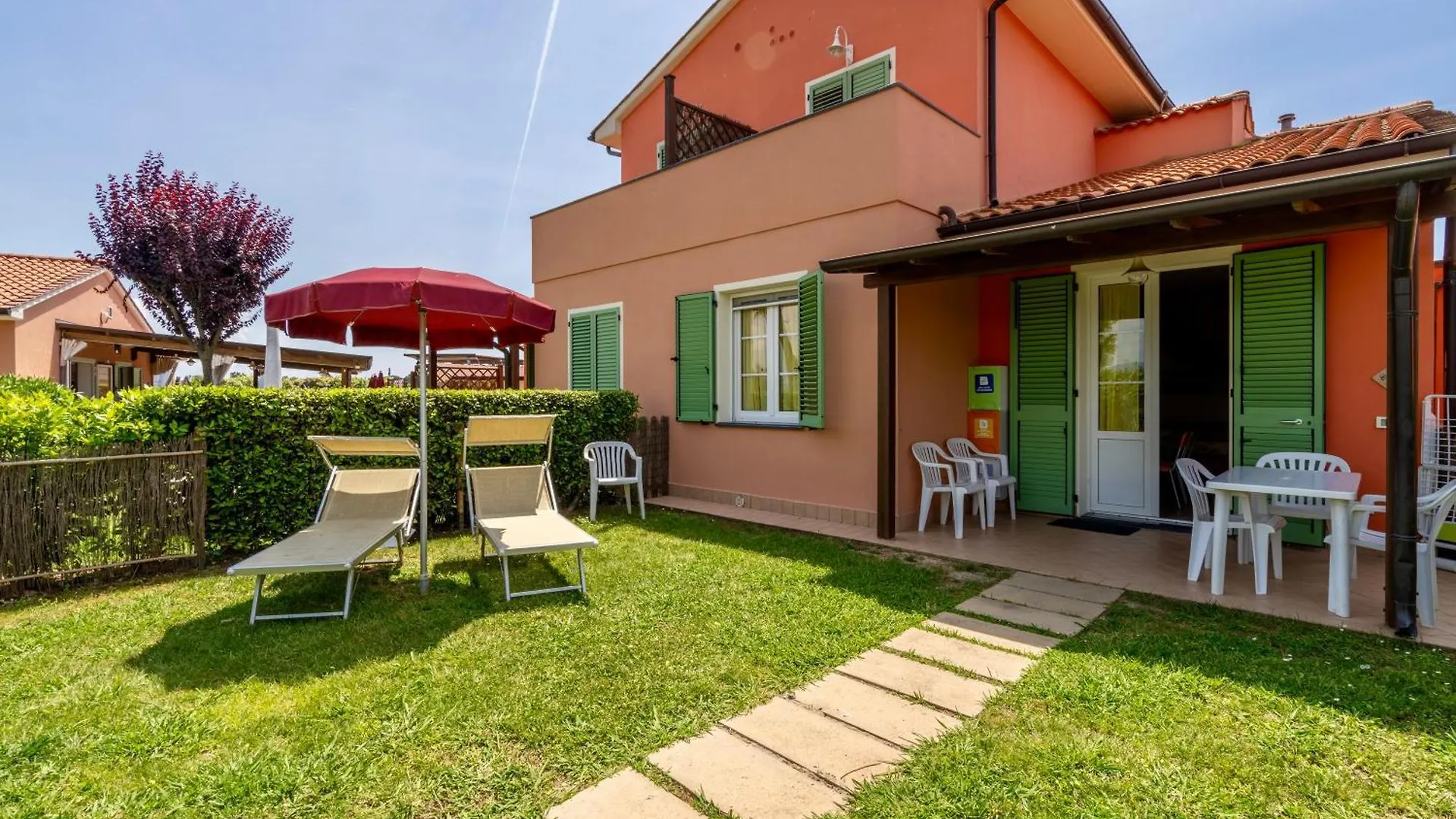 Aparthotel Residence With Swimming Pool In Mazzanta Just 600 Meters From The Beach